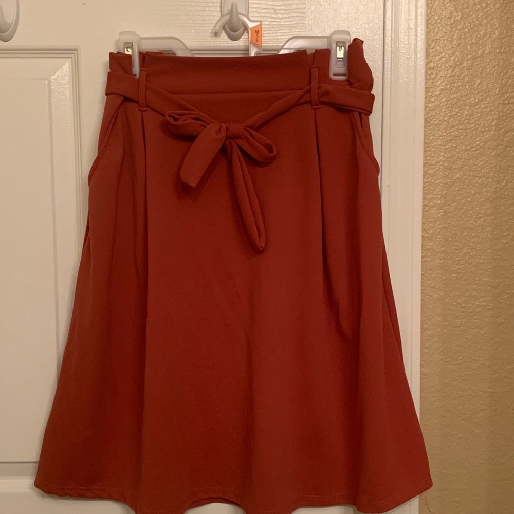 Middi skirt with pockets